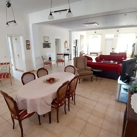 Daphne Holiday home *